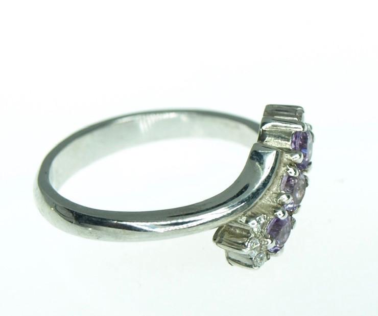 Кольцо из серебра с аметистом и фианитом р. 16 (2101600374) - фото 2 Кольцо из серебра с аметистом и фианитом р. 16 (2101600374) - фото 2