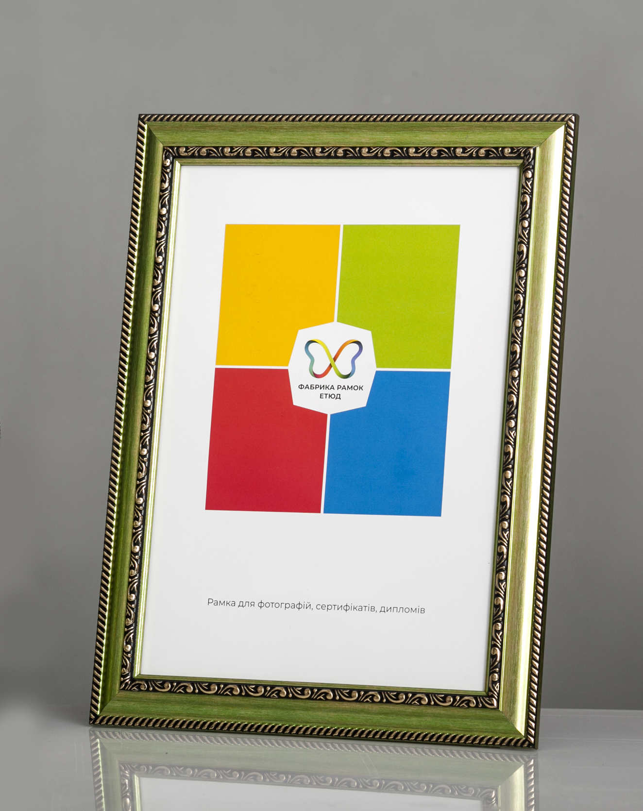Фоторамка пластикова 30x40 А3 зі склом Зелений (Багет 2915-57) Фоторамка пластикова 30x40 А3 зі склом Зелений (Багет 2915-57)