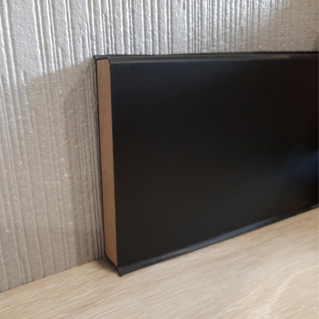 Плінтус Doellken Cubu flex life 1144 60 мм 2,5 м Чорний