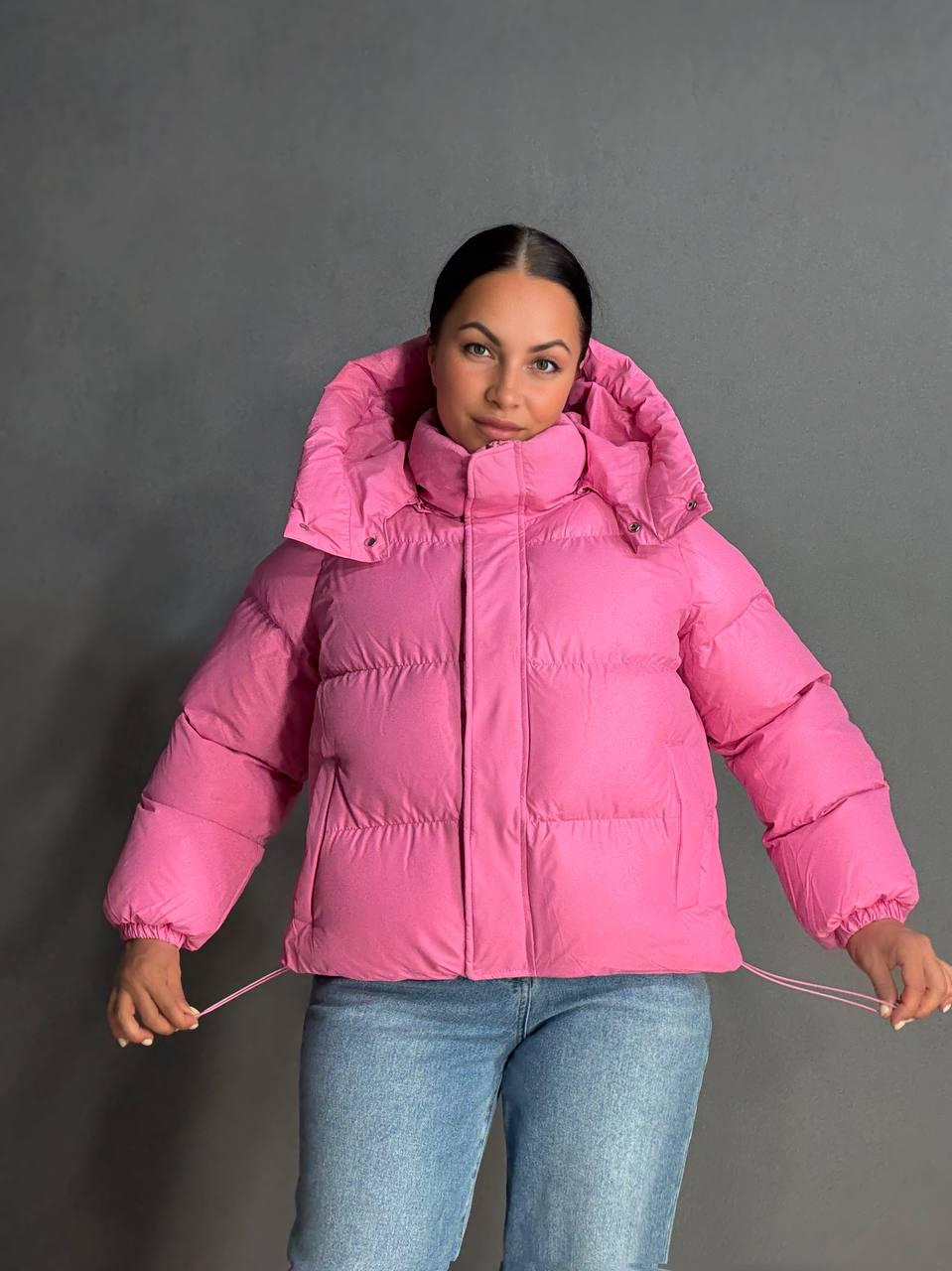 Куртка жіноча Lady Yep 10005 дута пуффер з капюшоном р. 46 Рожевий - фото 6 Куртка жіноча Lady Yep 10005 дута пуффер з капюшоном р. 46 Рожевий - фото 6