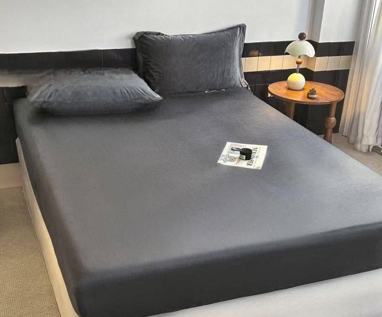 Простирадло на резинці Colorful Home велюрове 180x200x25 см Графітовий (1630) - фото 1 Простирадло на резинці Colorful Home велюрове 180x200x25 см Графітовий (1630) - фото 1