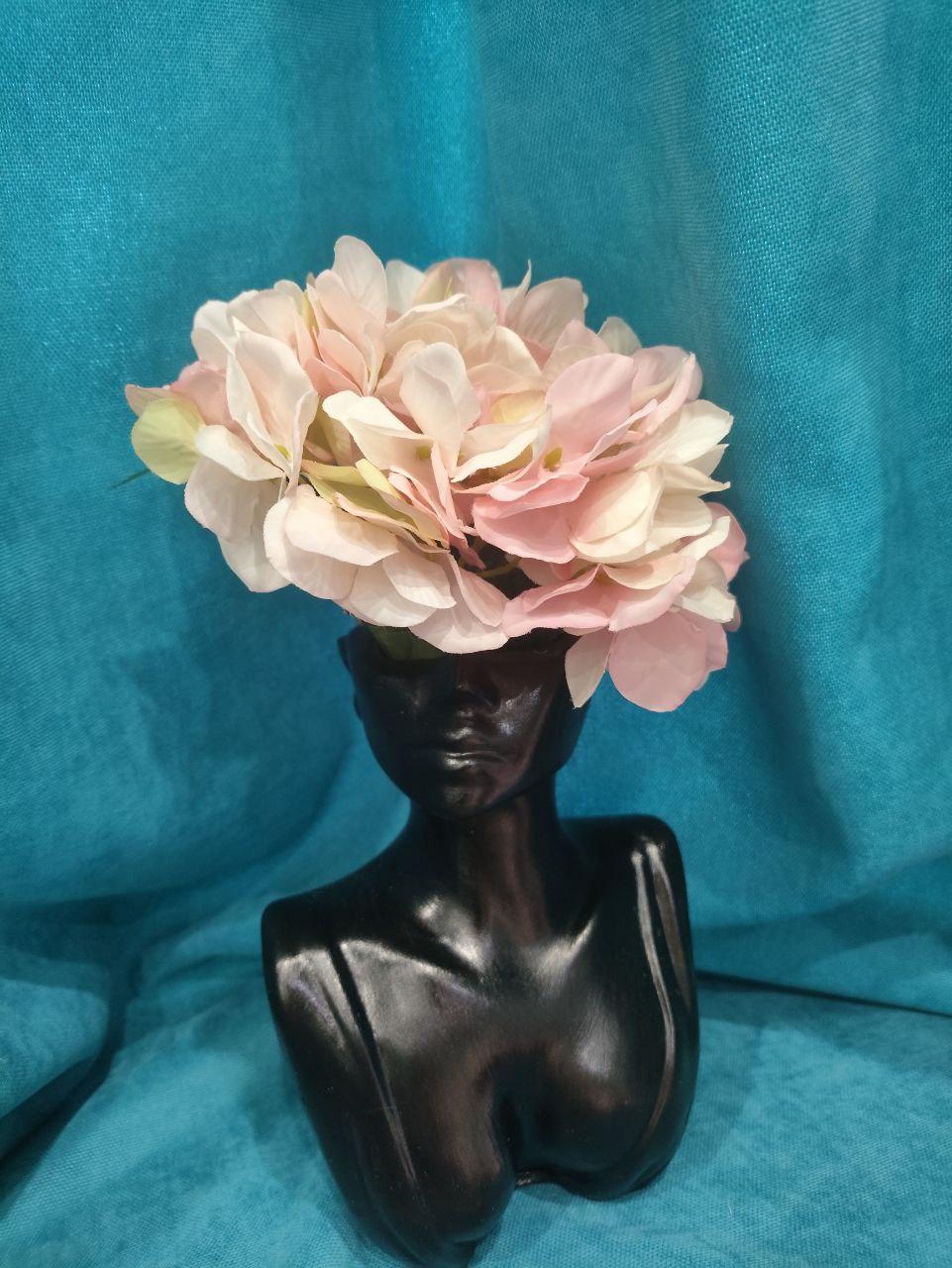 Ваза жіночий бюст зі штучною гортензією 16,5 см Чорний (2765682128) - фото 7
