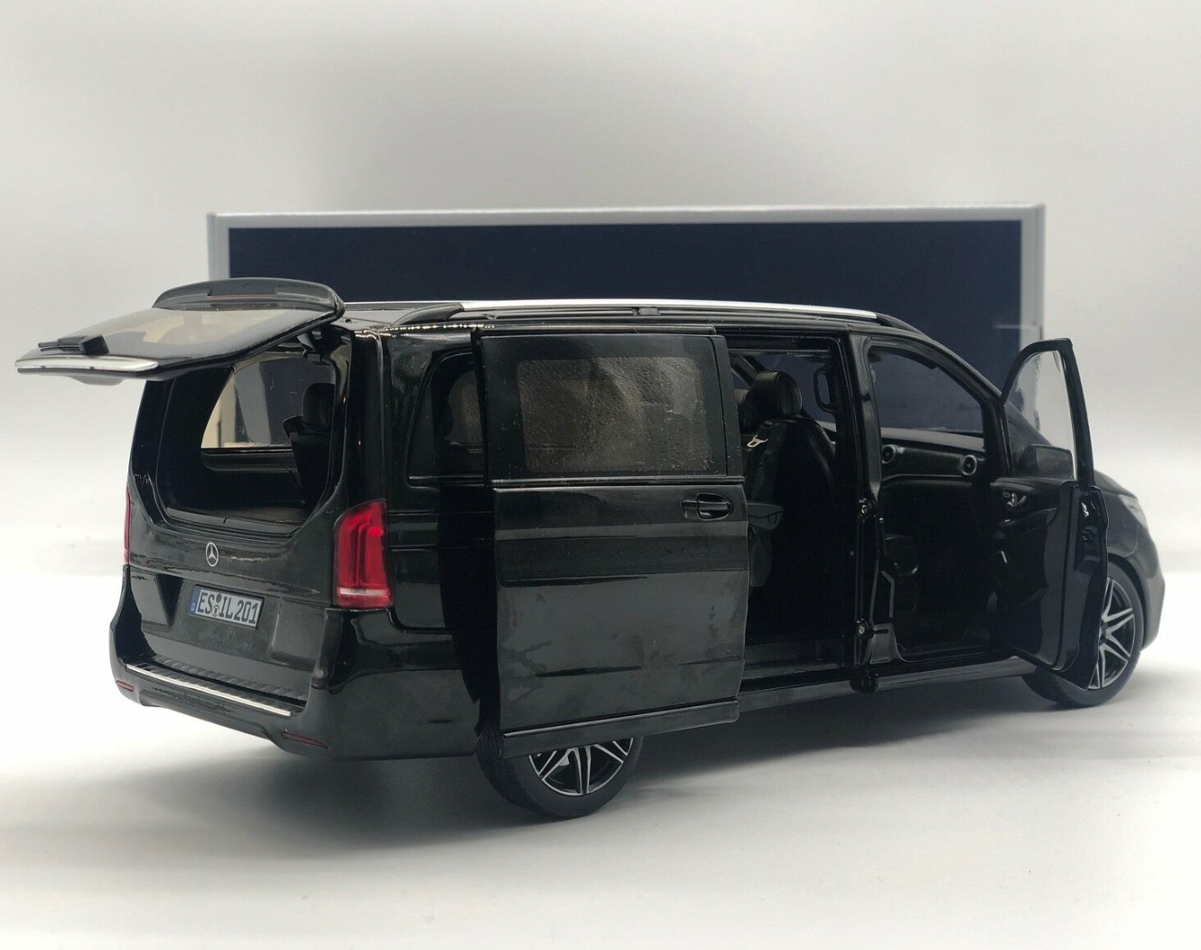 ᐉ Модель автомобиля Norev 1:18 Mercedes-Benz V-Class W447 AMG