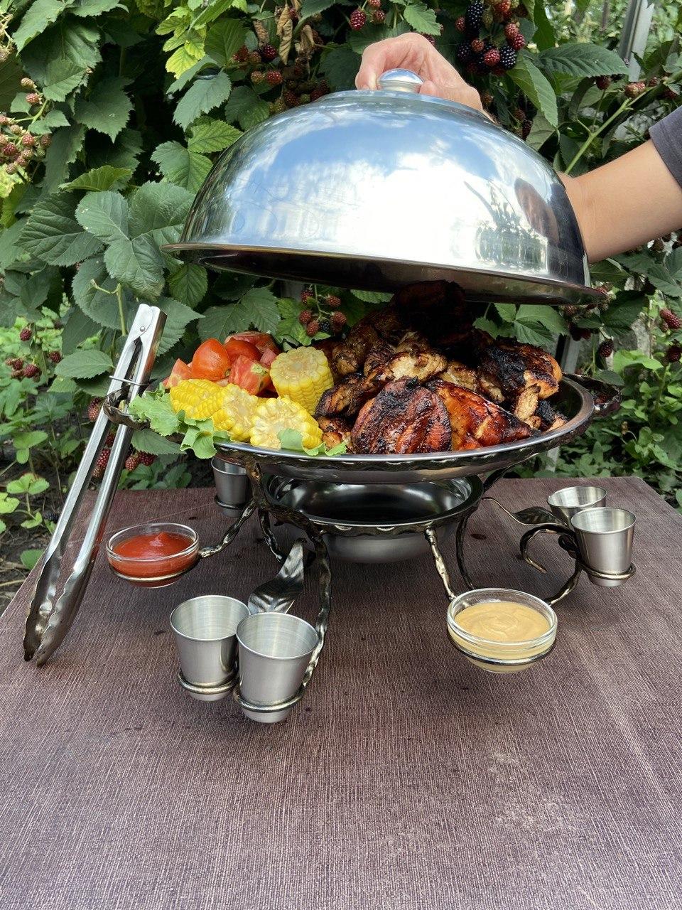 Садж для підігріву шашлика з соусницями і стопками 36 см та щипці - фото 2