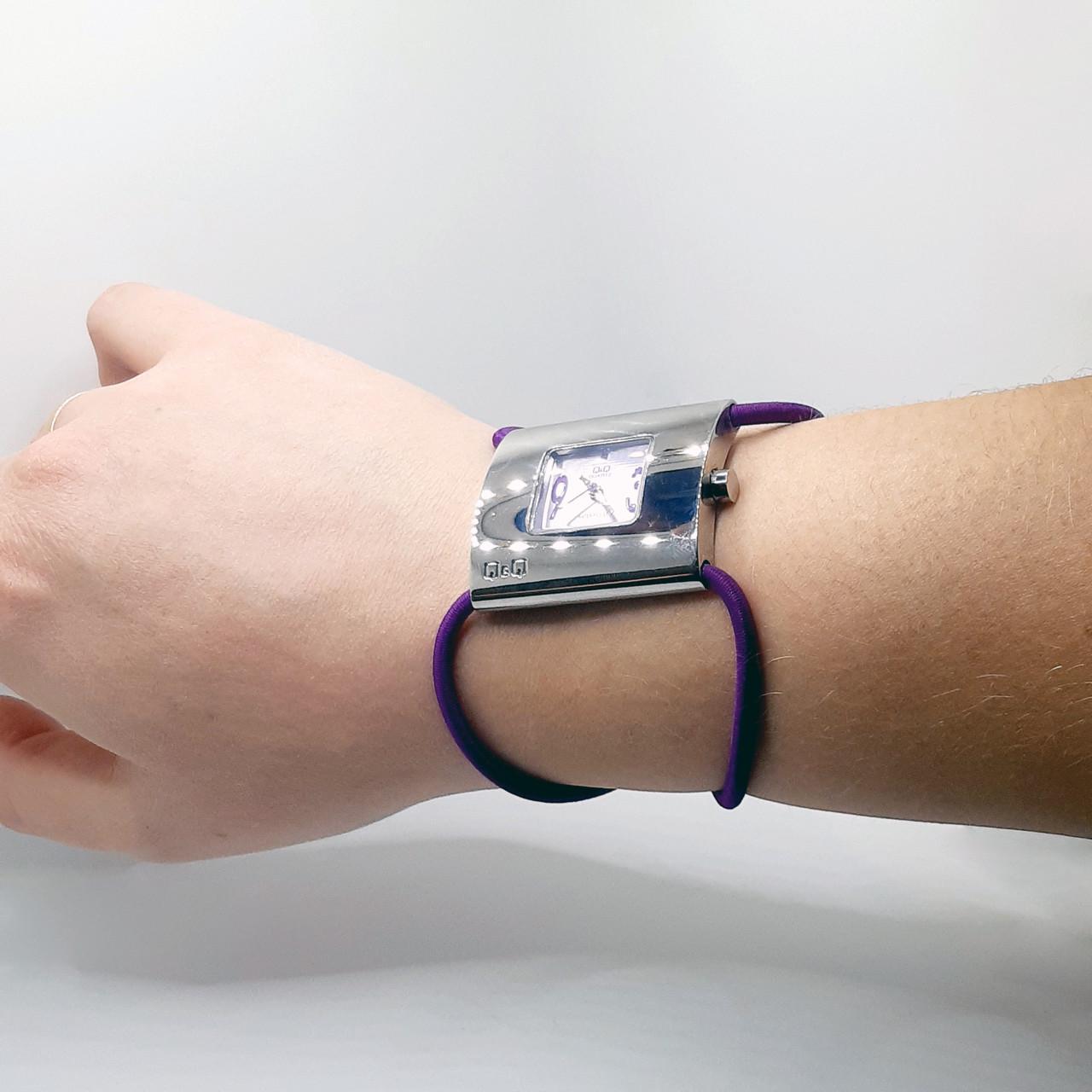 Наручные часы женские Q&Q кварцевый резинка на руку (GA59-312) - фото 4