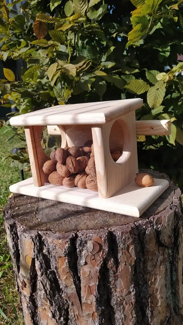 Кормушка для белок Гостинец Некрашеная (ТК-022) - фото 3 Кормушка для белок Гостинец Некрашеная (ТК-022) - фото 3