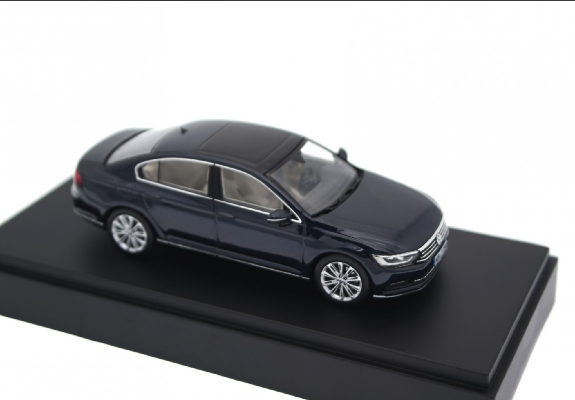 Модель автомобіля 1:43 Volkswagen Passat B8 Saloon Night Blue Metallic (3G5099300F5F) - фото 5