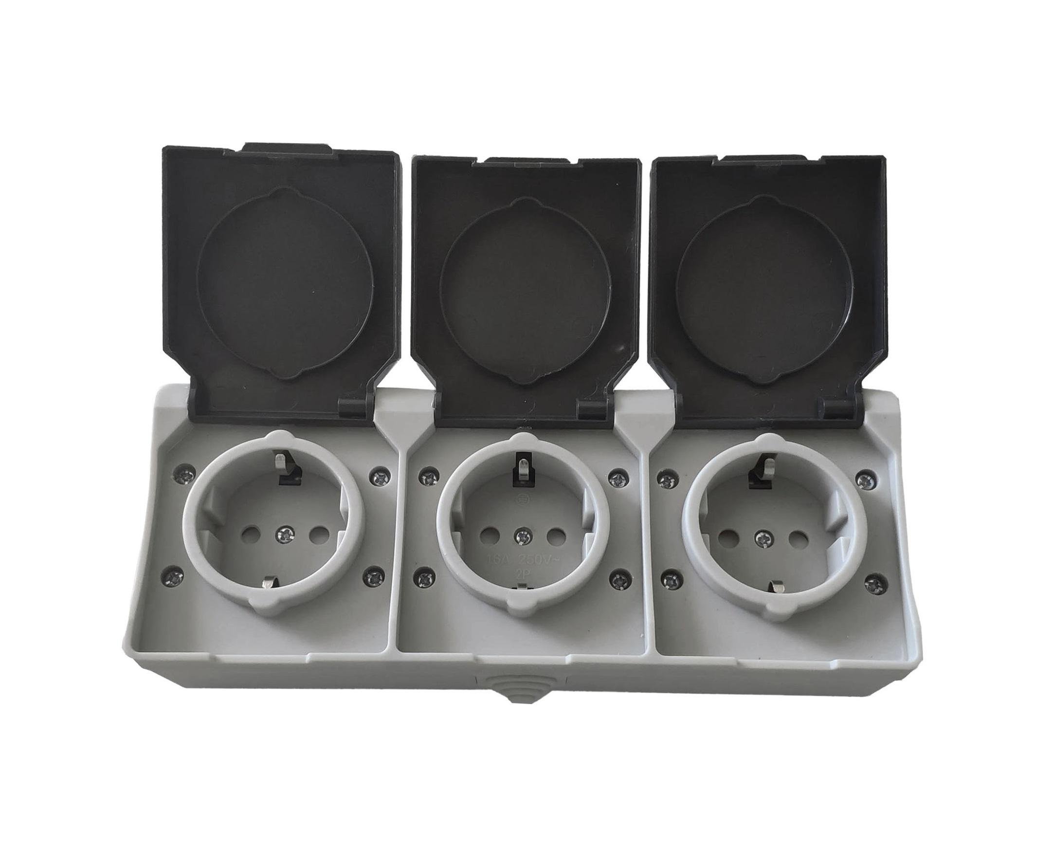 Розетка накладна 3-а з/к IP54 TNSy SURFACE