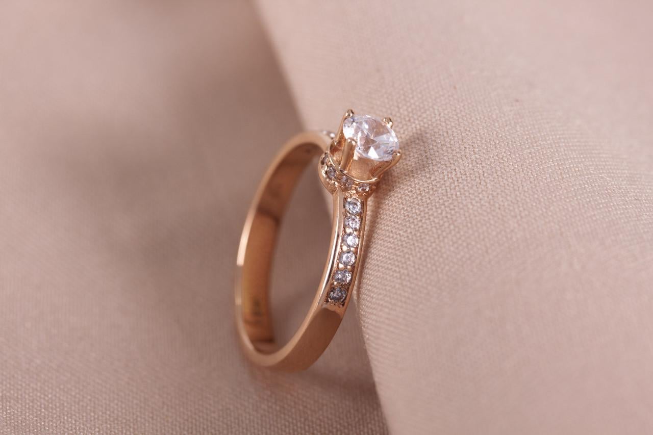 Каблучка з червоного золота з фіанітами (1622348869)