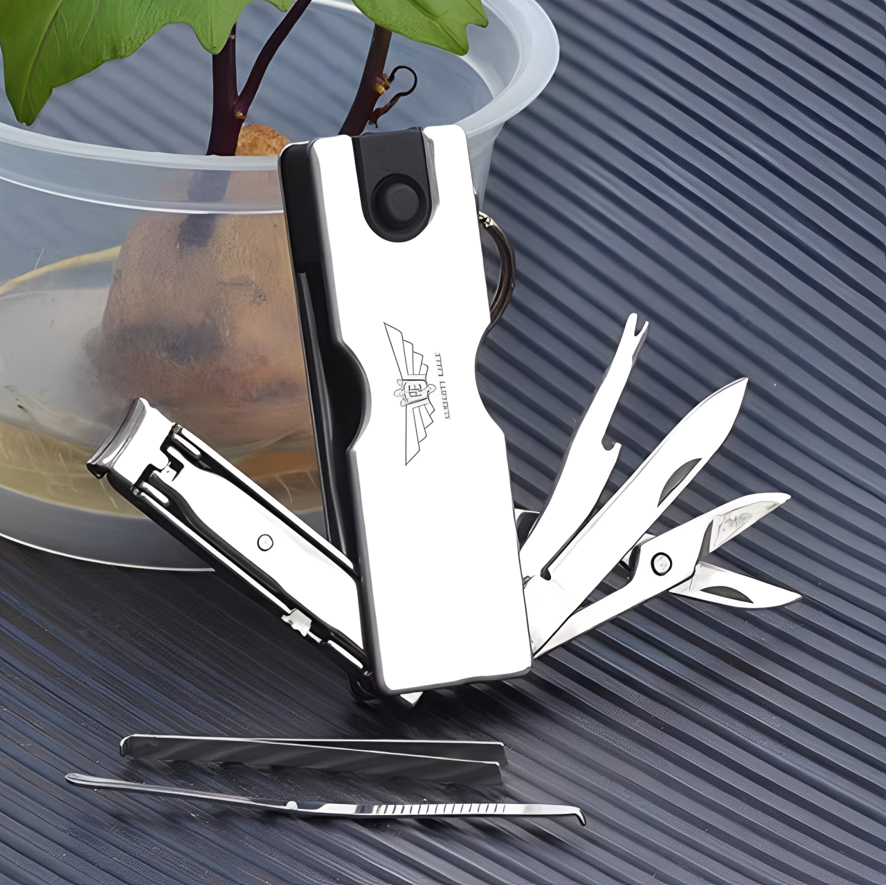 Мультитул-маникюрный набор Almighty Eagle S315 брелок на 8 функций с металлическим кейсом и фонариком Silver (001082)