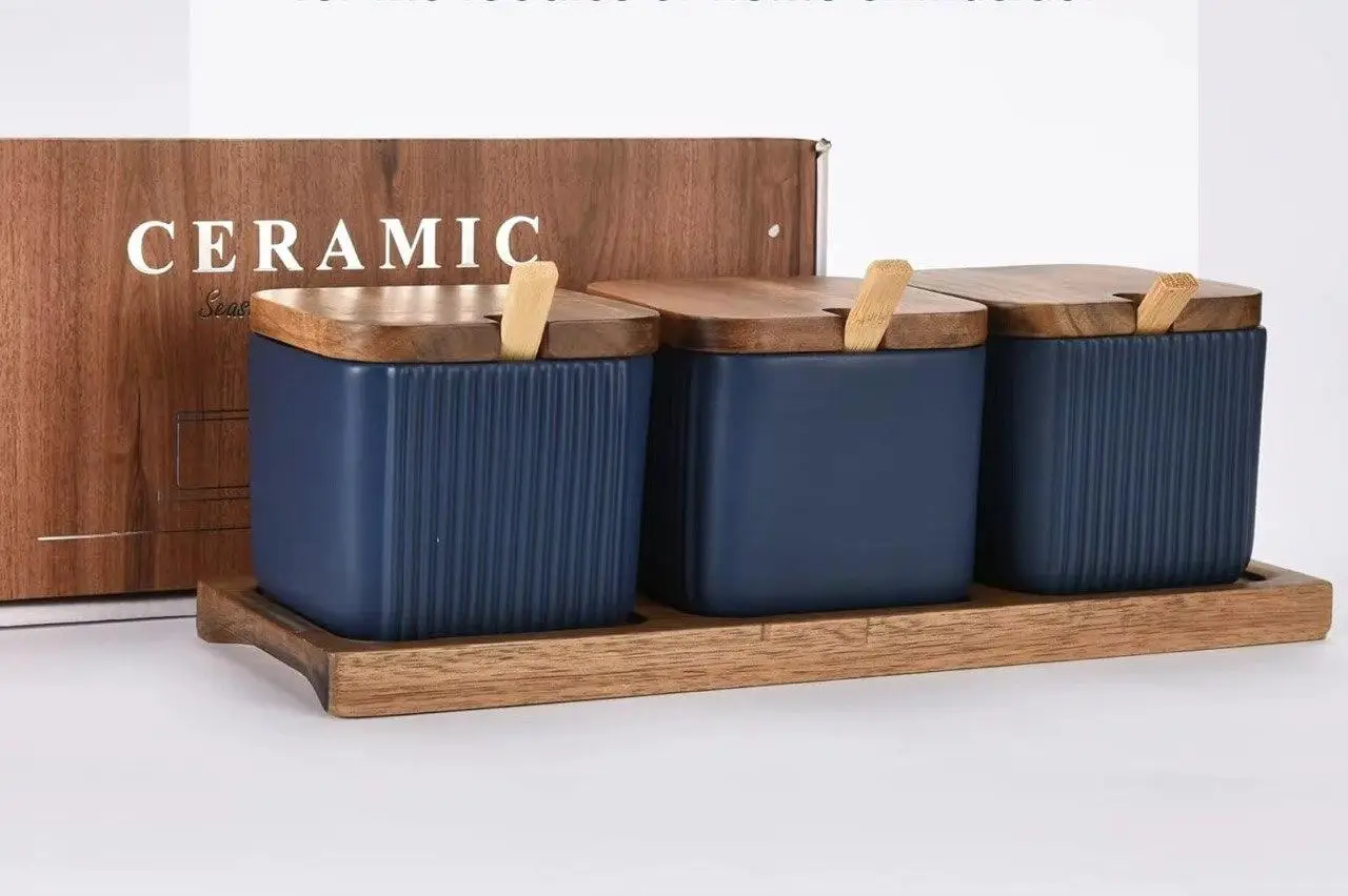 Набір керамічних ємностей з кришками для сипучих 3 шт. на підставці Синій (70007) - фото 3 Набір керамічних ємностей з кришками для сипучих 3 шт. на підставці Синій (70007) - фото 3