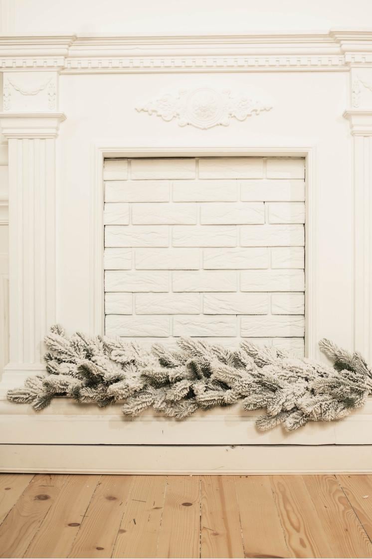 Ветка искусственная литая Алисия новогодняя для декора заснеженная 1 м Зеленый