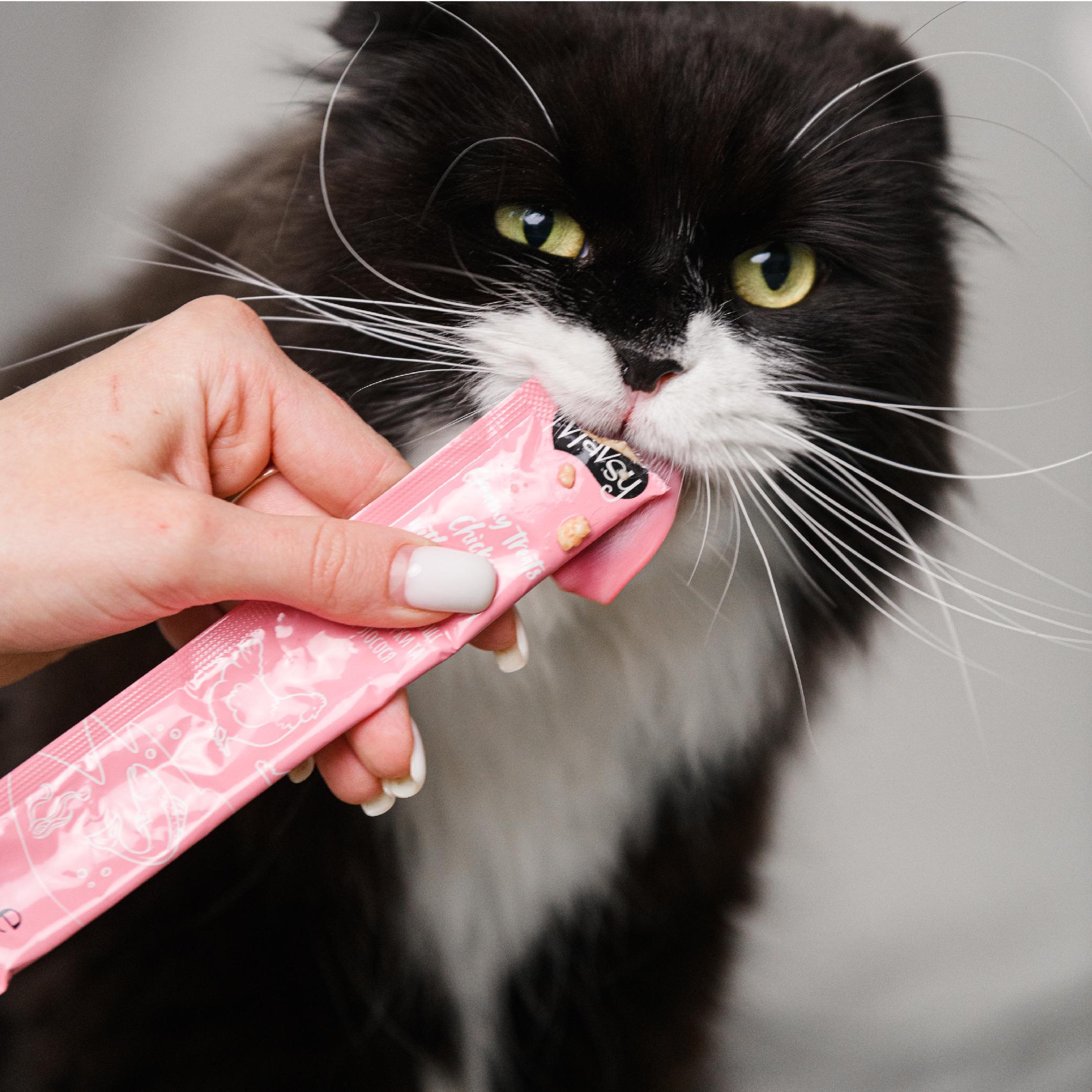 Ласощі кремові для котів Mavsy Creamy Lickable Treats Chicken with Salmon з м’яса курки та філе лосося 15 г 5 шт. (MAVSY03) - фото 4 Ласощі кремові для котів Mavsy Creamy Lickable Treats Chicken with Salmon з м’яса курки та філе лосося 15 г 5 шт. (MAVSY03) - фото 4