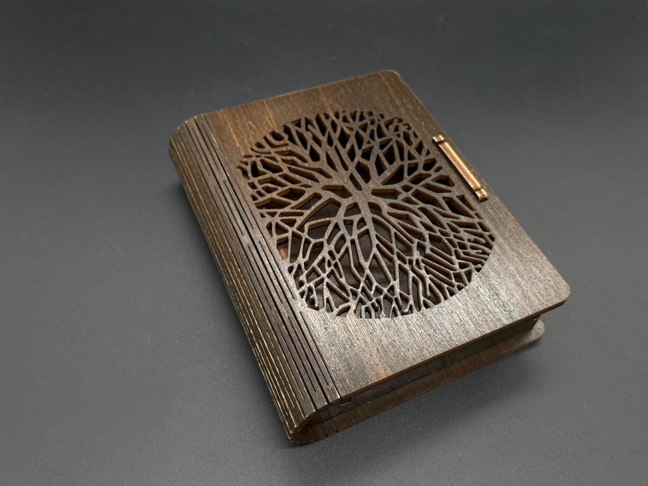 Шкатулка-купюрница тонированная с перфорацией из фанеры 14х11,5х3,5 см (KF-017-44)