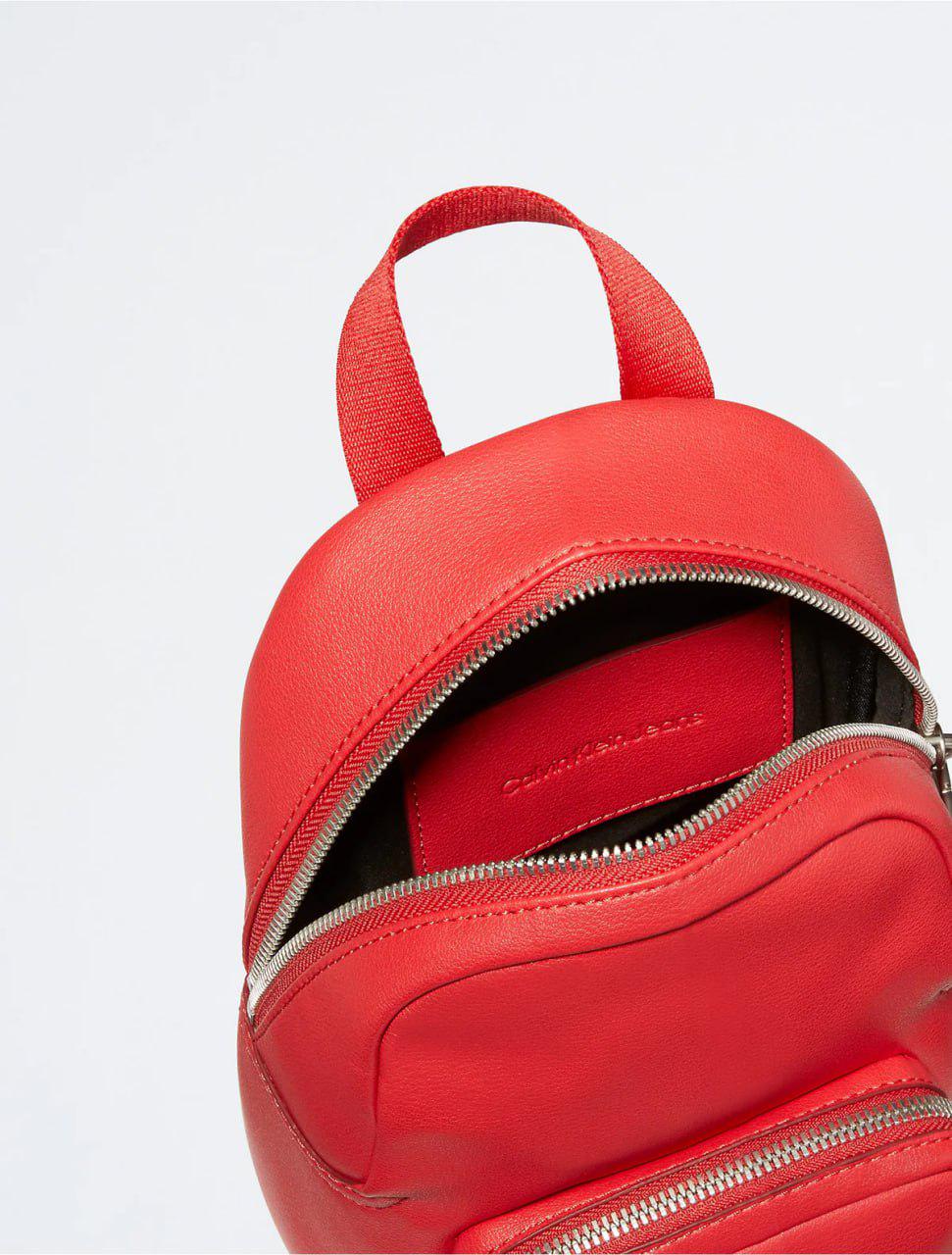 Женский рюкзак Calvin Klein Ultralight Backpack Red (ESu118) - фото 3 Женский рюкзак Calvin Klein Ultralight Backpack Red (ESu118) - фото 3