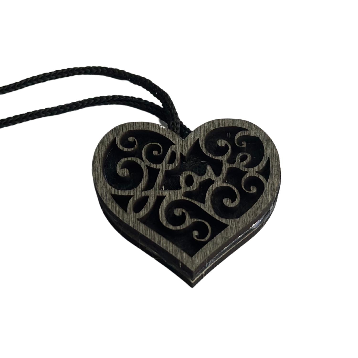 Ароматизатор в авто Сердечко из дерева ручной работы (2290)