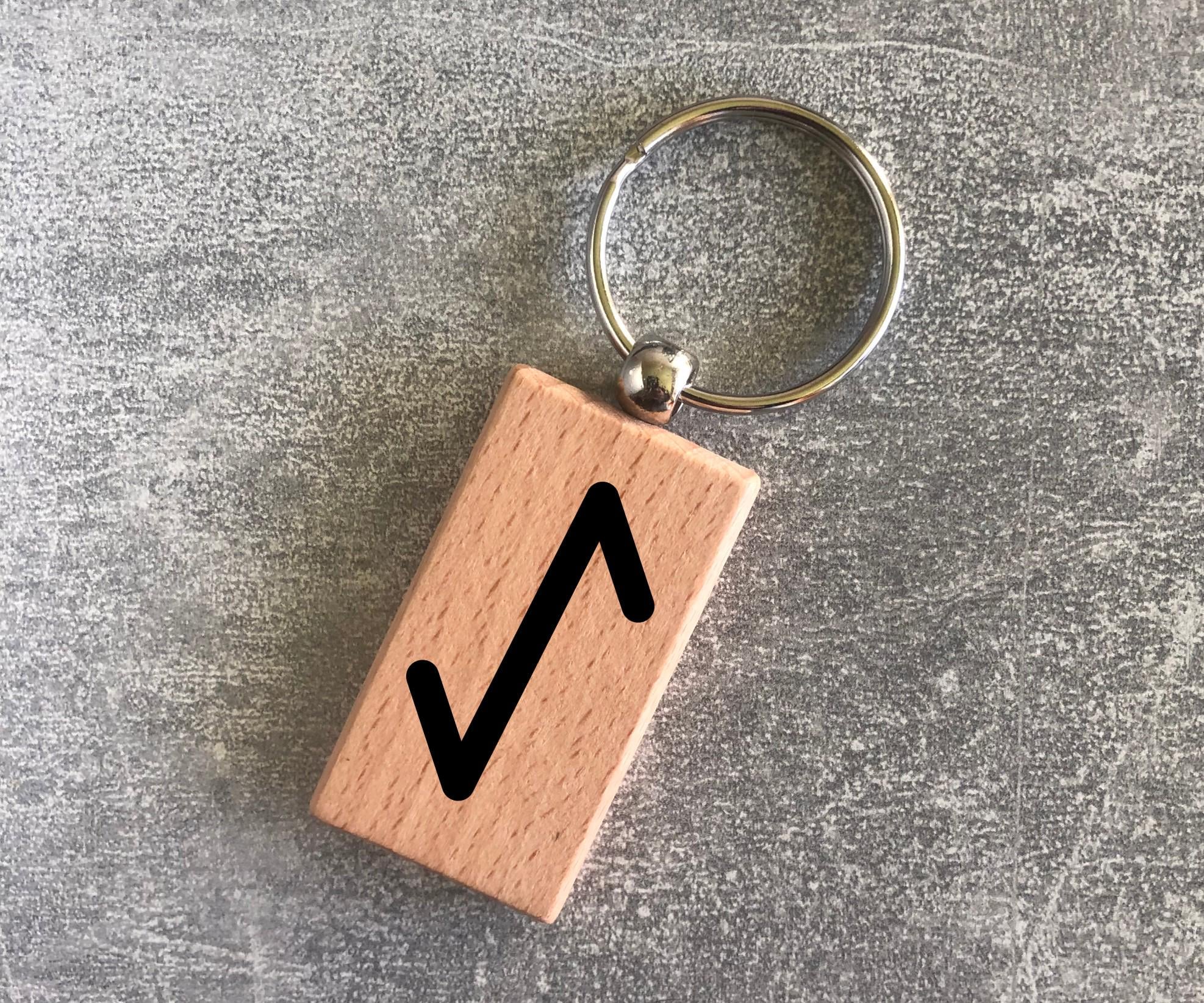 Брелок деревянный с руной Старшого футарк "Эйваз" (15010108013)