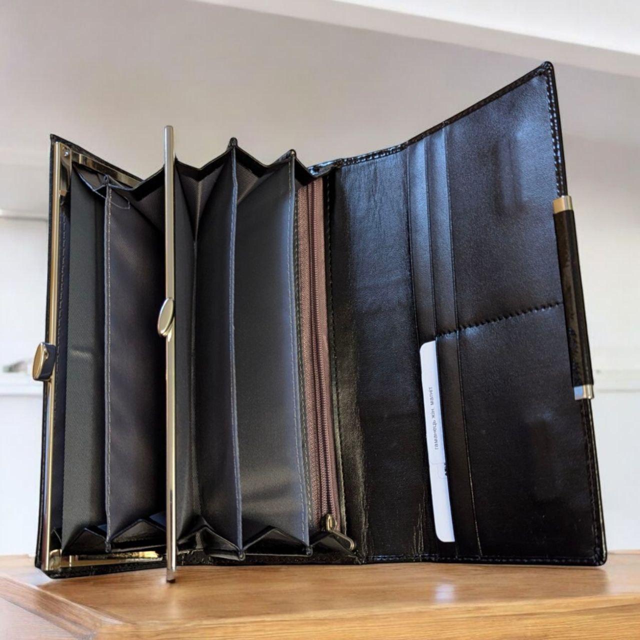 Гаманець жіночий лаковий на магніті з клямкою для дрібниці 19х9,5 см Чорний (К2885) - фото 4 Гаманець жіночий лаковий на магніті з клямкою для дрібниці 19х9,5 см Чорний (К2885) - фото 4