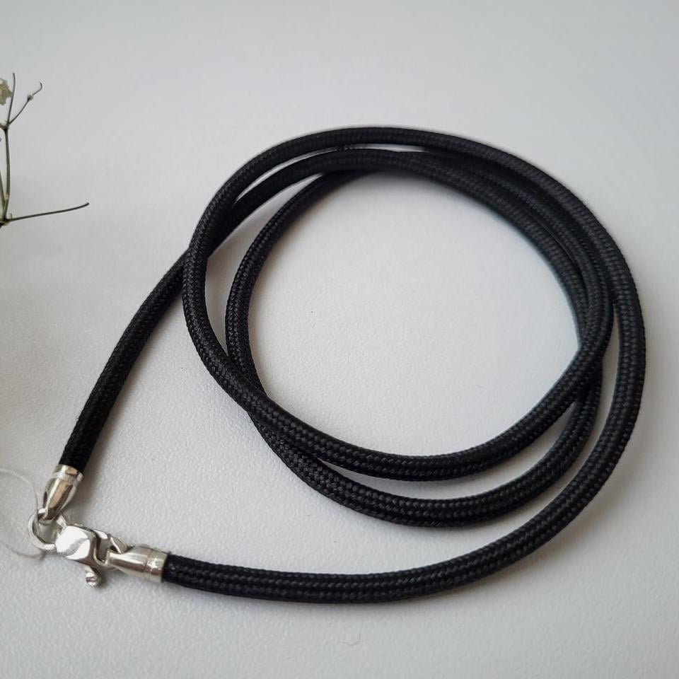 Шнурок шелковый из серебра 925 проба 55 см 4 мм 1,40 г (3005/3030) Шнурок шелковый из серебра 925 проба 55 см 4 мм 1,40 г (3005/3030)