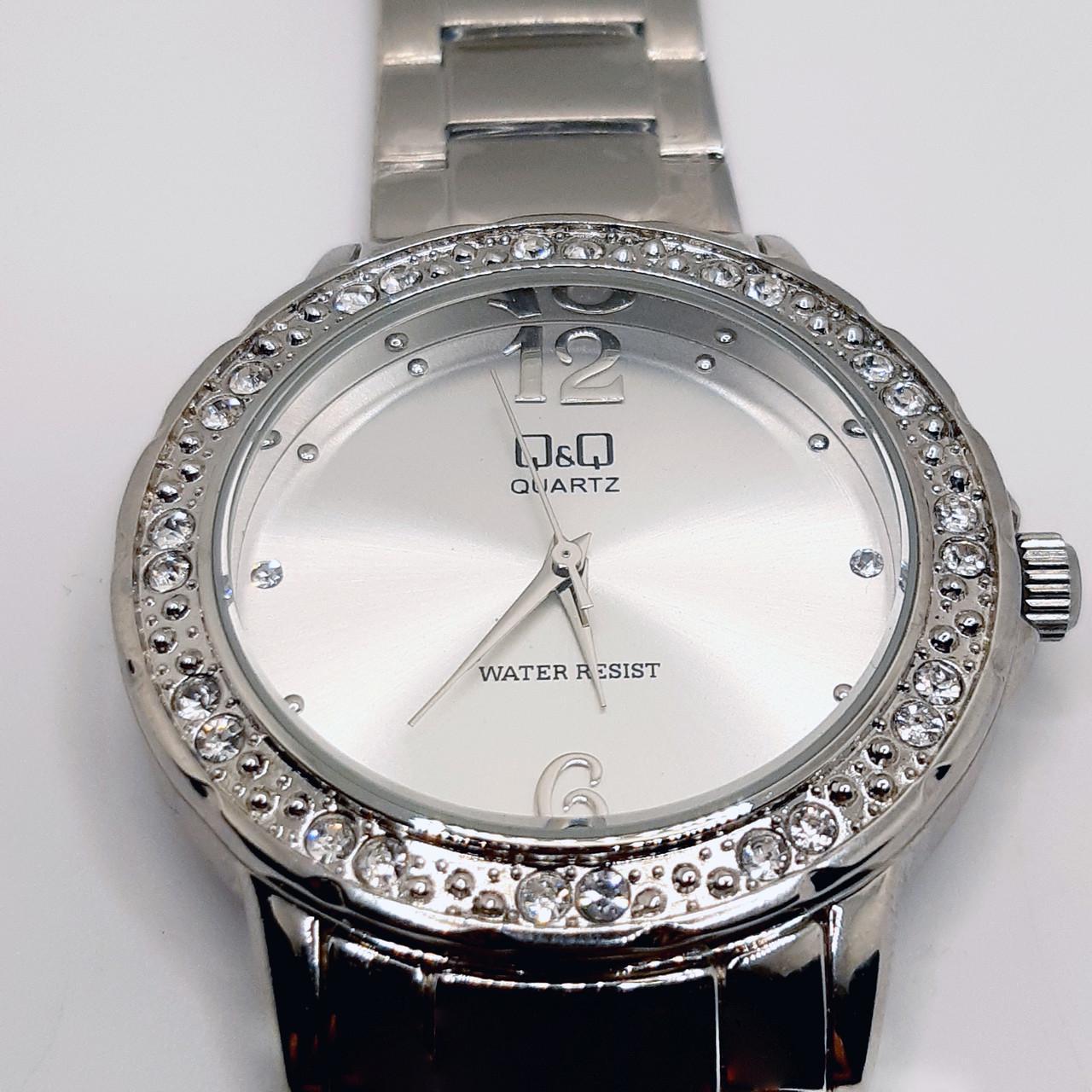 Наручные часы Q&Q женские кварцевые металлический ремешок (KW93-201) - фото 2 Наручные часы Q&Q женские кварцевые металлический ремешок (KW93-201) - фото 2