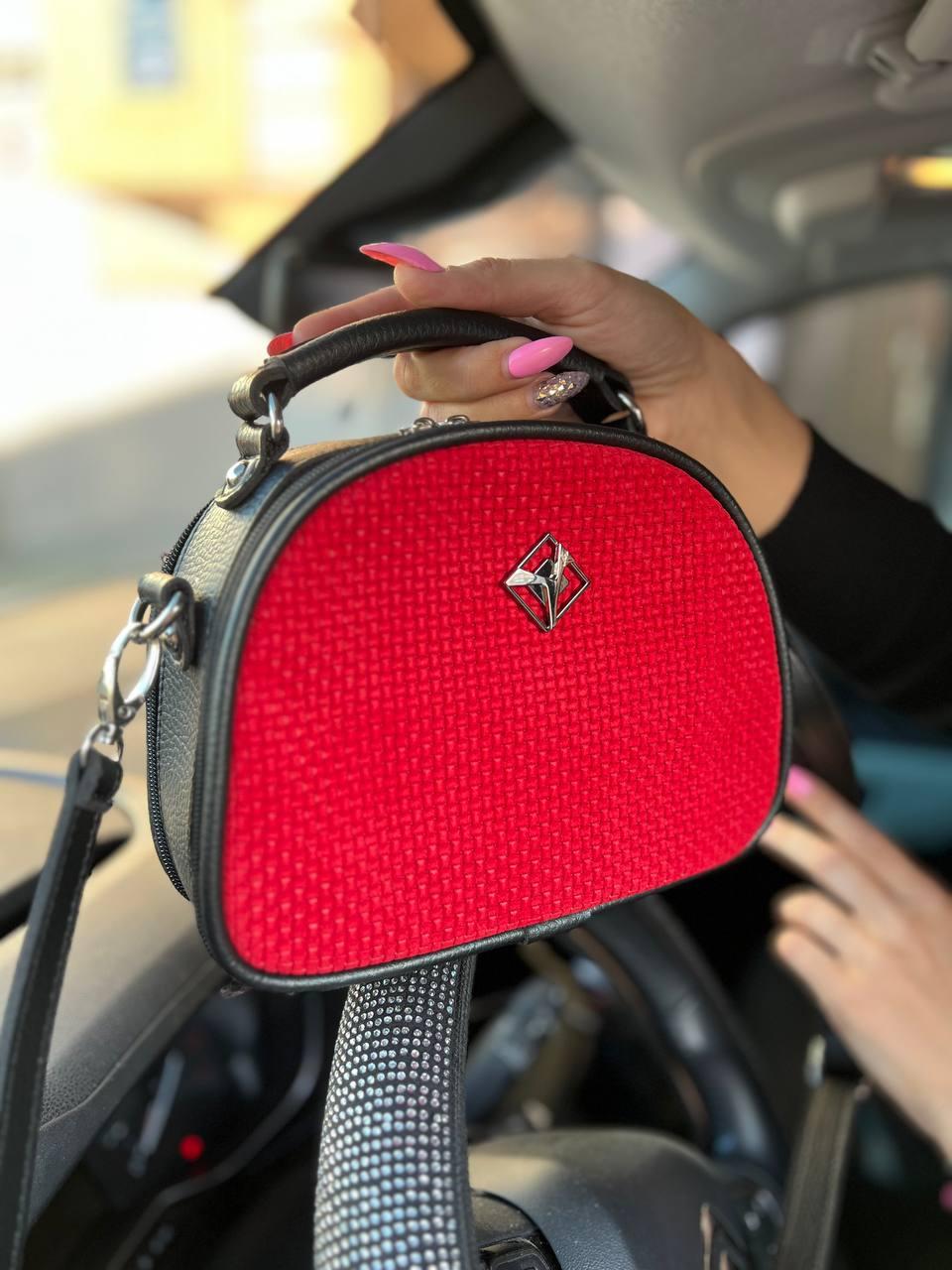 Сумка через плечо женская современная городская экокожа/натуральная замша 22х17х9 см Черный с красным - фото 2 Сумка через плечо женская современная городская экокожа/натуральная замша 22х17х9 см Черный с красным - фото 2