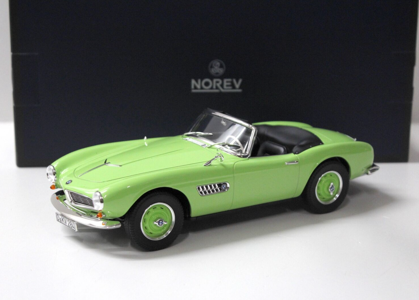 Модель автомобиля Norev 1:18 BMW 507 Cabriolet 1956 Green Limited Edition 200 Pcs (183233)