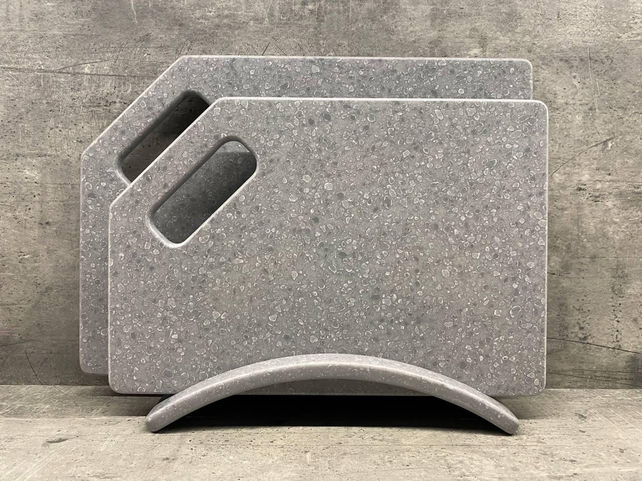 Набір дощок кухонних Aries із штучного каменю на підставці 2 шт. (214) - фото 1 Набір дощок кухонних Aries із штучного каменю на підставці 2 шт. (214) - фото 1