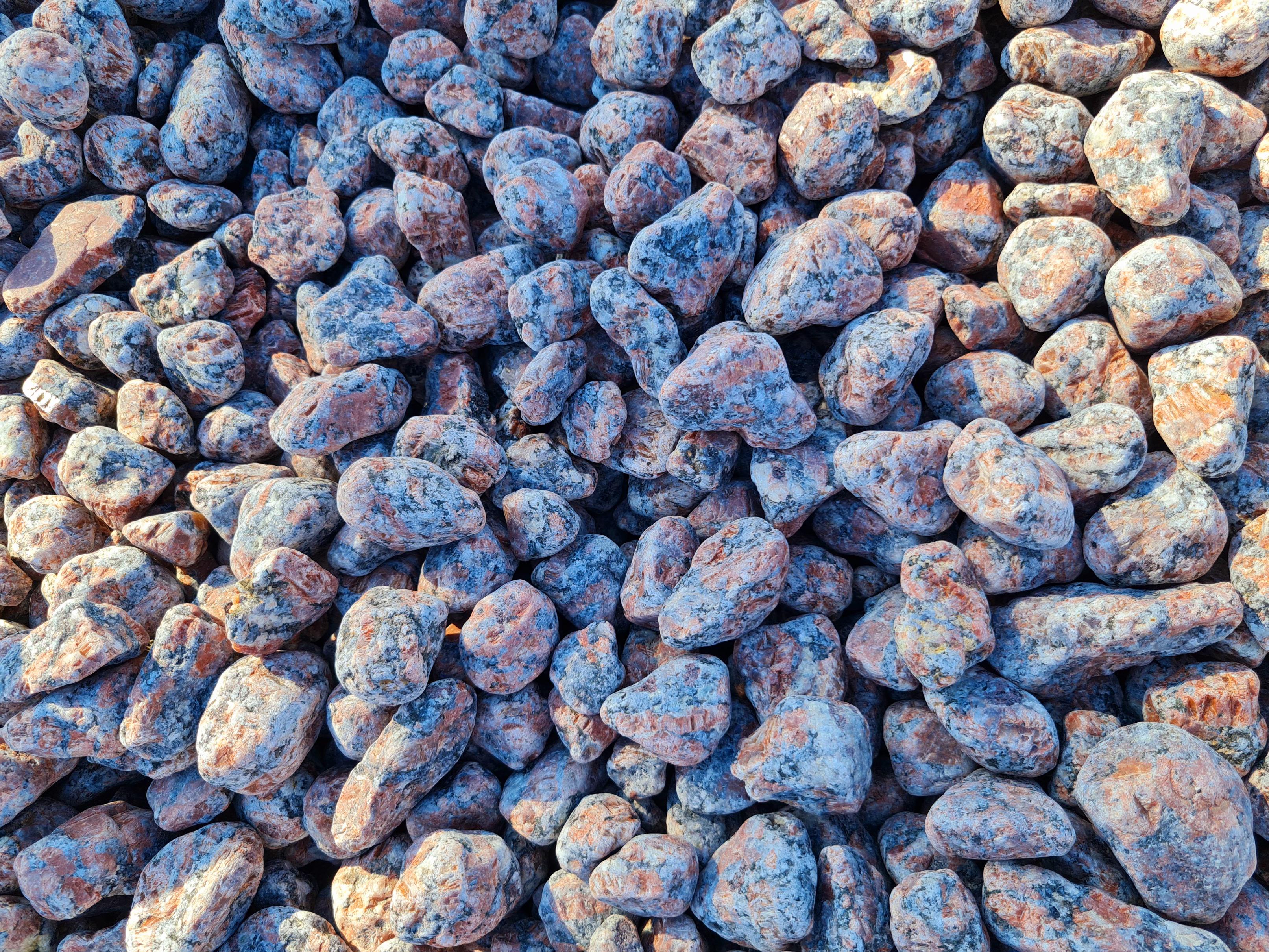 Галька для пам'ятників та ландшафту VOLCANIC FIRESTONE фр. 2-4 см 20 кг round Red - фото 1 Галька для пам'ятників та ландшафту VOLCANIC FIRESTONE фр. 2-4 см 20 кг round Red - фото 1