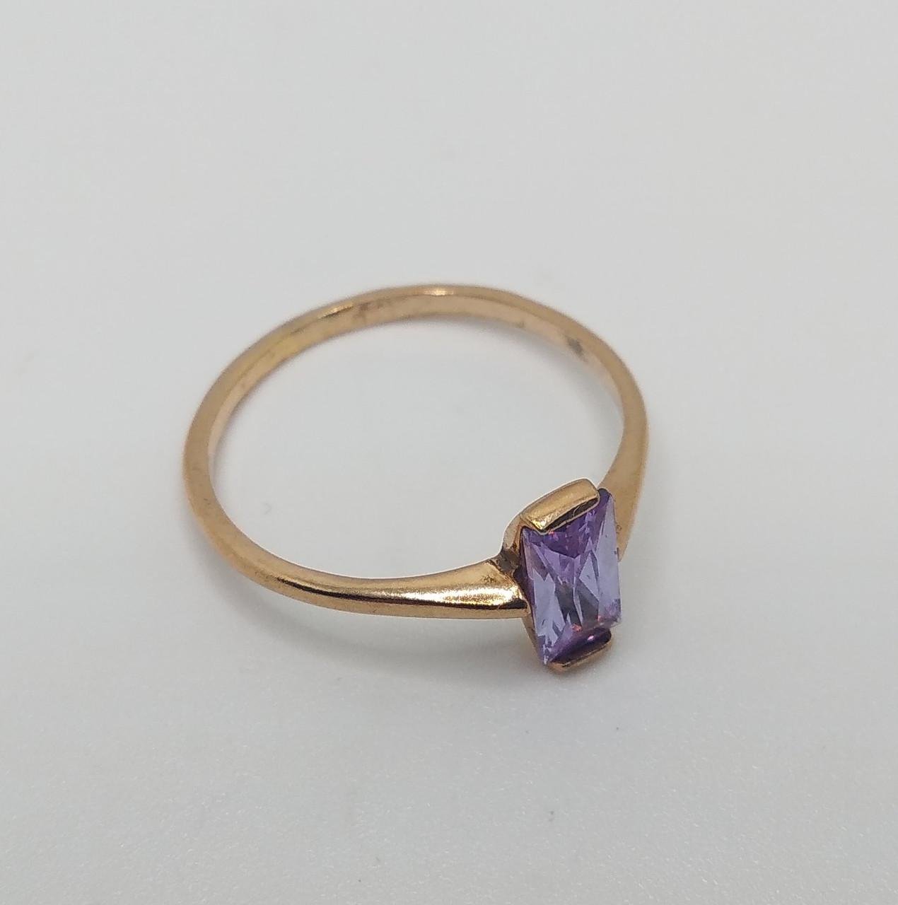 Кольцо серебро позолоченное имитация аметист 925° 1,50 г р. 18 (011521)