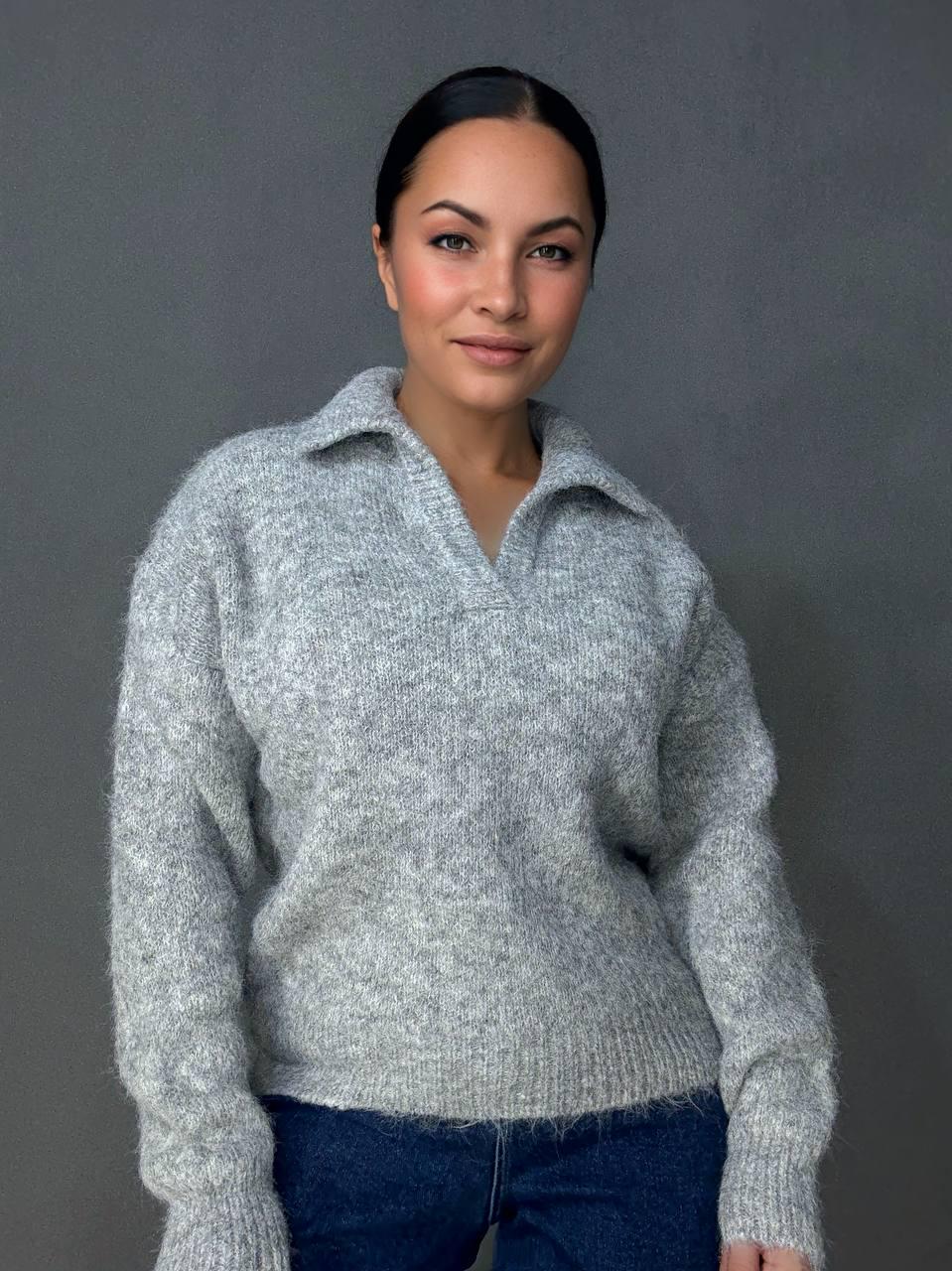 Светр жіночий A-N 19-1 з коміром поло теплий вільний OS Сірий (5770) - фото 8 Светр жіночий A-N 19-1 з коміром поло теплий вільний OS Сірий (5770) - фото 8