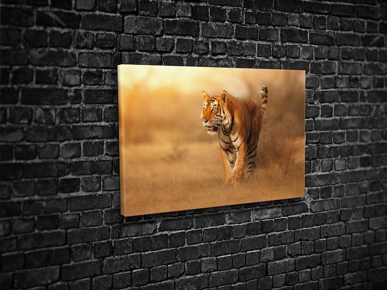 Картина для интерьера Тигр в саванне 120x80 см (549)