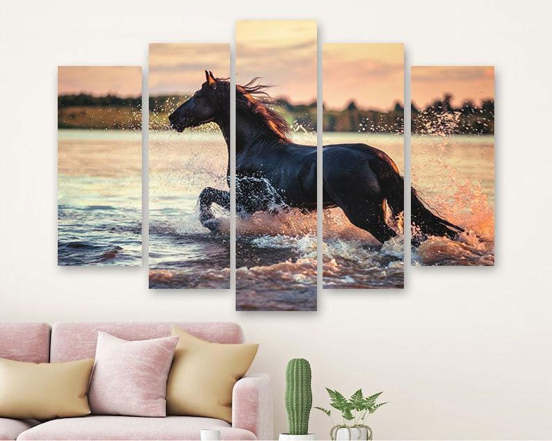 Модульная картина на холсте из пяти частей KIL Art Скачущая по воде лошадь 137x85 см (M51_L_64)