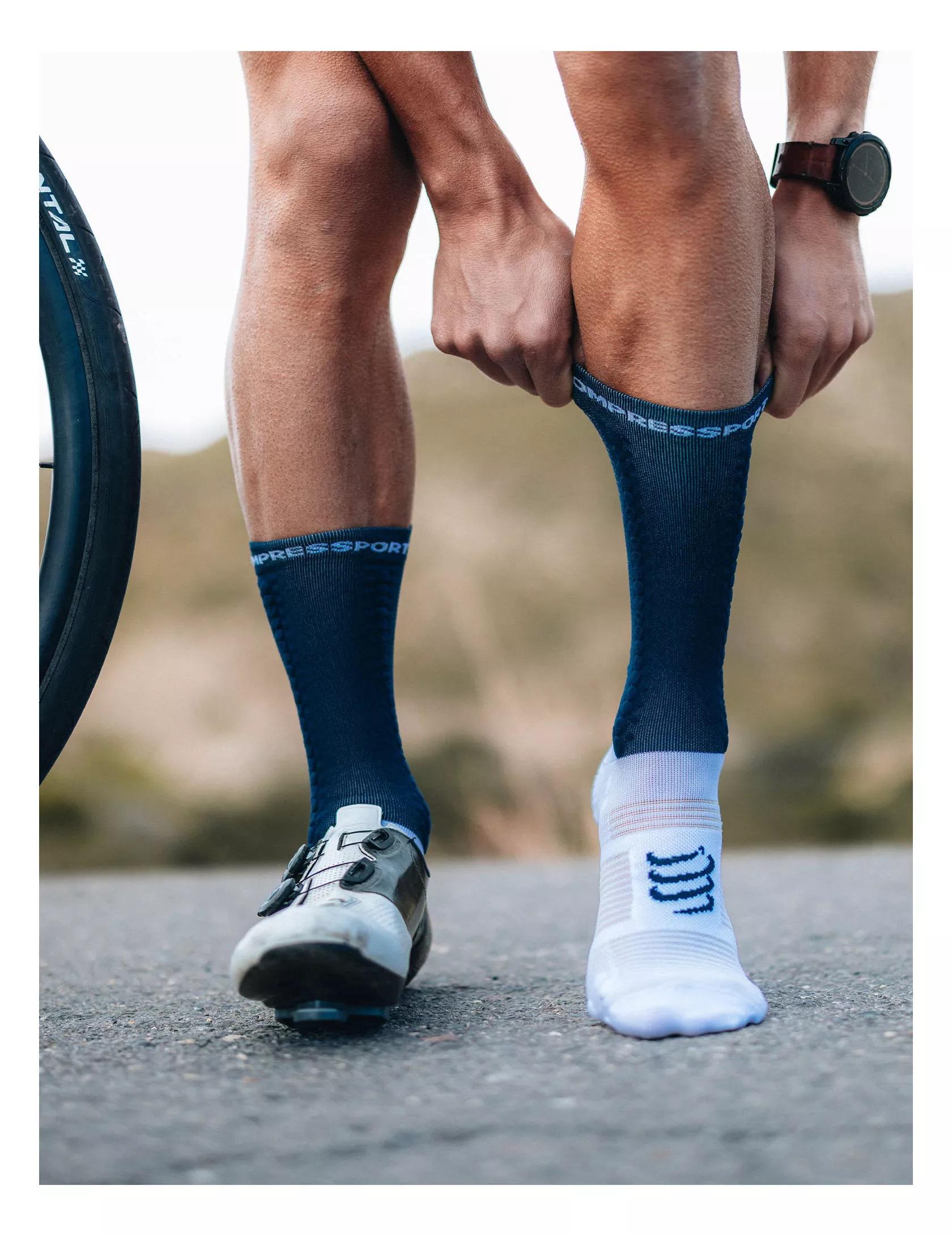 Шкарпетки Compressport Pro Racing Socks V4.0 Bike T2 р. 39-41 Blues/White (2a57db13) - фото 4