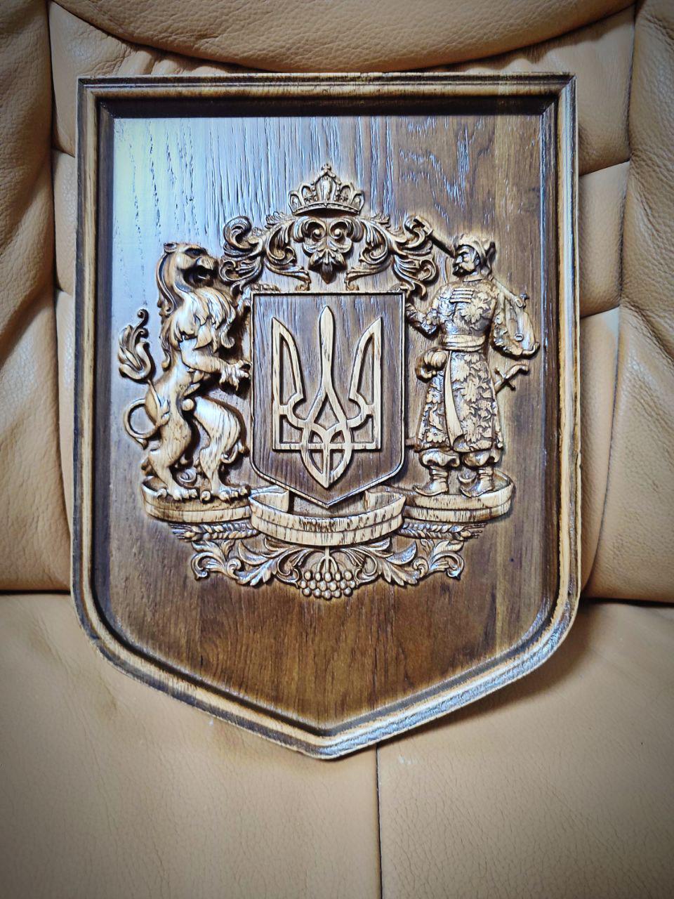Декоративный деревянный щит-панно с гербом Украины (000201)