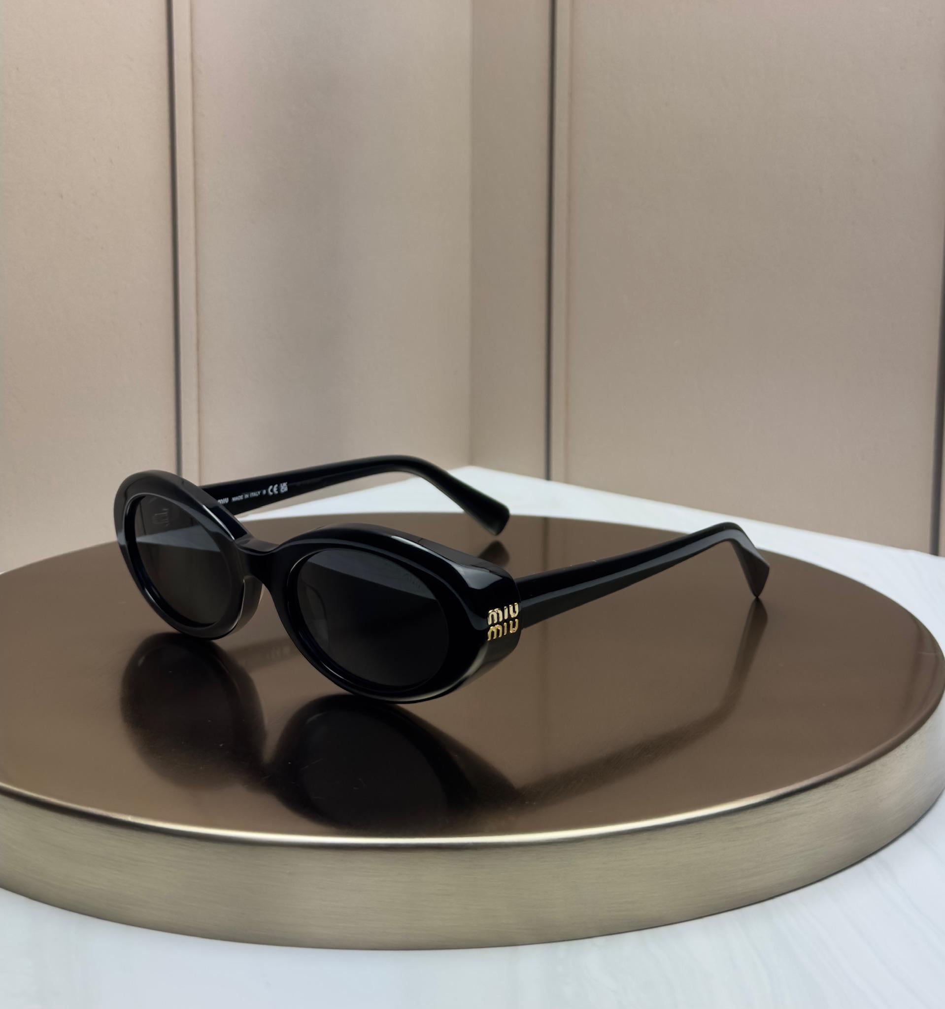 Солнцезащитные очки Miu Miu SMU B09 овальные ацетатные с золотым логотипом серая линза женские Черный