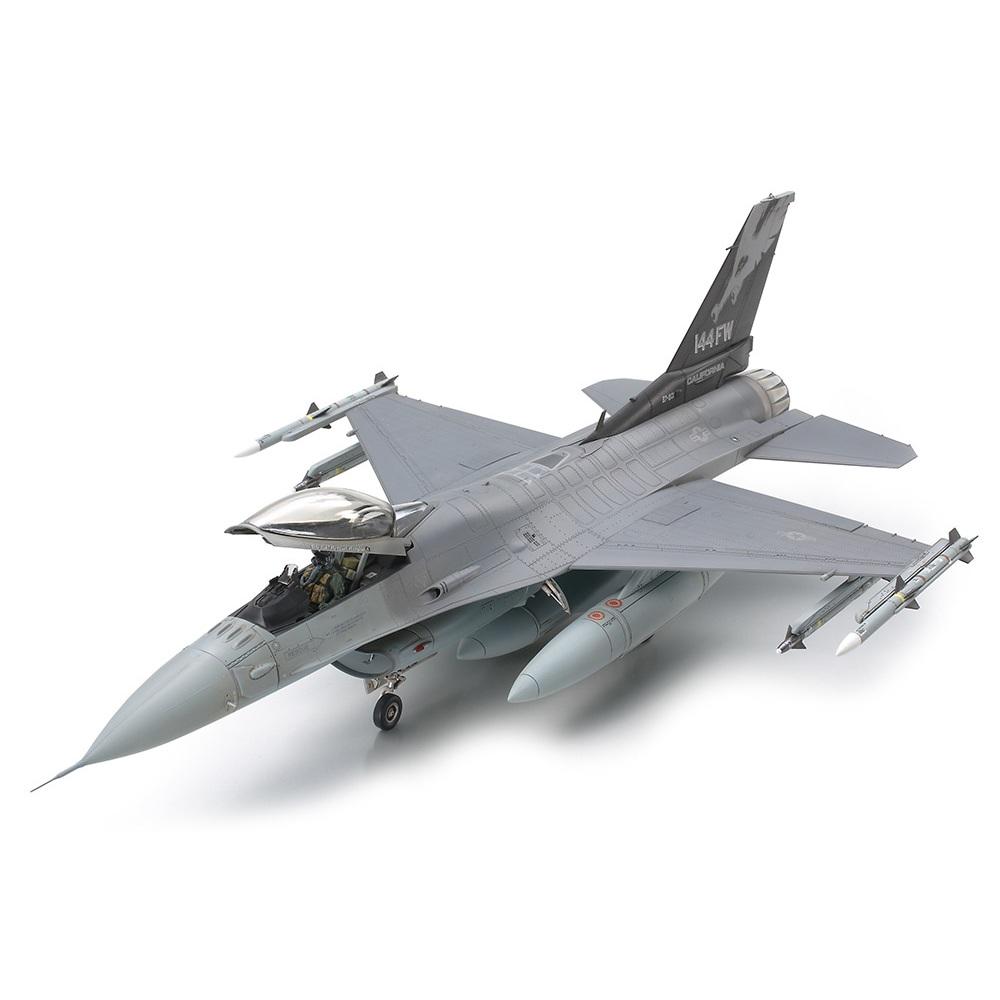 Сборная модель Tamiya самолет 1:48 F-16C Block 25/32 (61101-000) - фото 2
