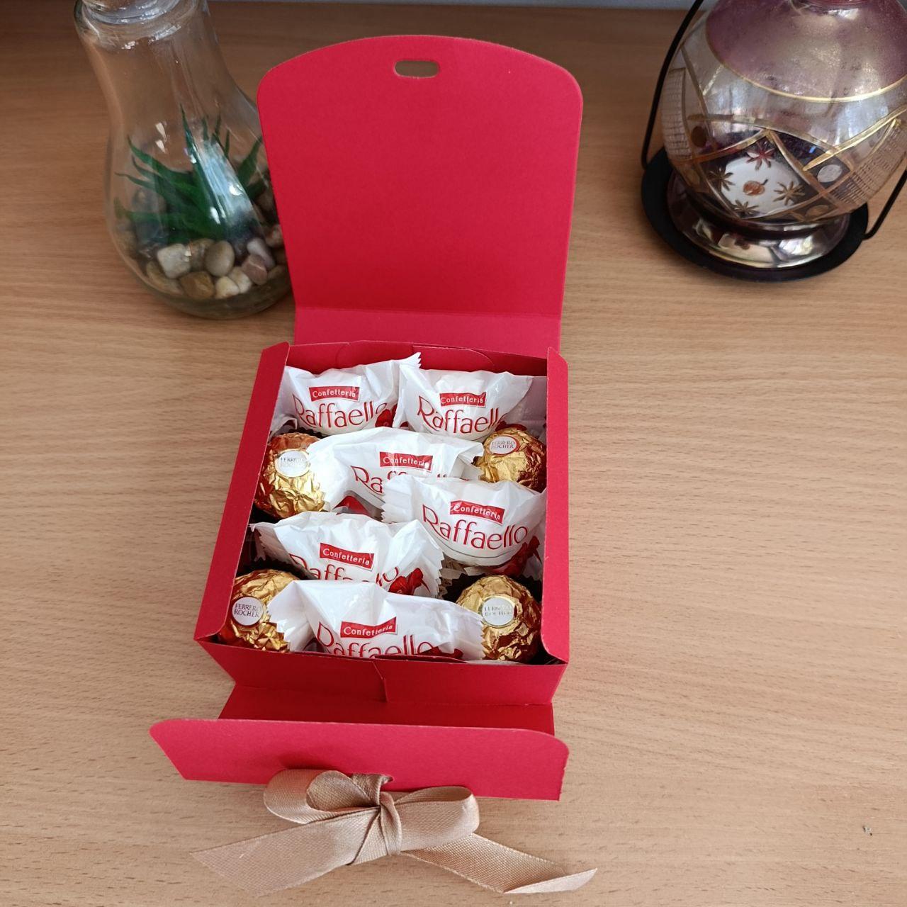 Подарункова коробка з цукерками Raffaello та Ferrero для дівчини (ar312)