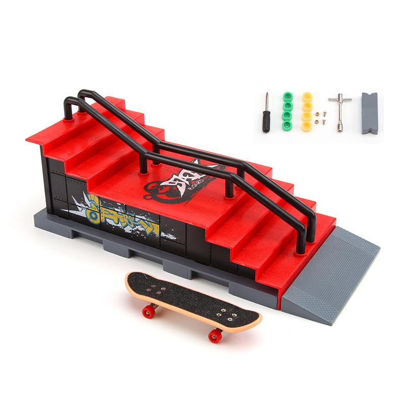 Набор фингерборд пальчиковая игра fingerboard скейт парк/скейт фингерборд с трамплином и скейт (797F)