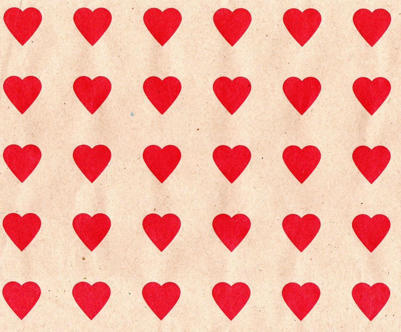 Крафт-бумага подарочная LOVE&HOME Сердце 0,7х50 м 70 г/м2 (1PAPPR21)