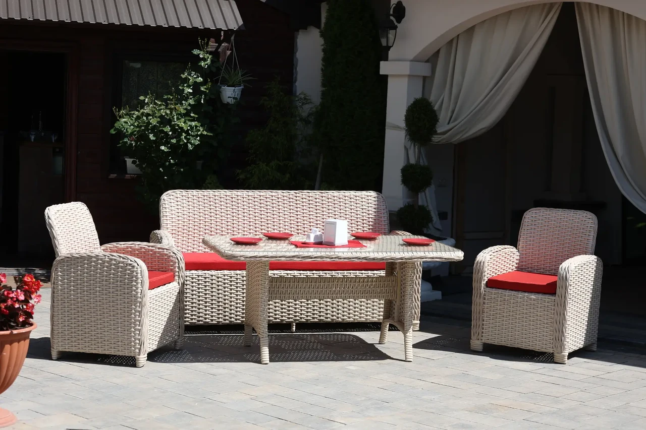 Комплект садових меблів Амелія Мідл на металевому каркасі ротанговий стіл/диван/крісла Айворі (CNT00008841)