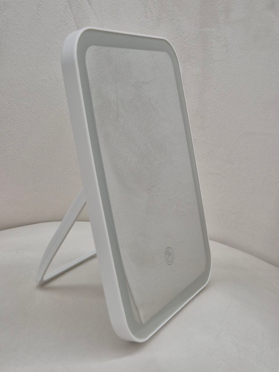 Зеркало для макияжа с LED подсветкой настольное одностороннее Белый (29690855) - фото 3 Зеркало для макияжа с LED подсветкой настольное одностороннее Белый (29690855) - фото 3