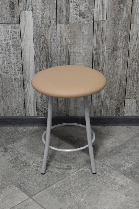 Табурет кухонний Муза металевий з м'яким сидінням 30х45 см Бежевий/Білий (28374304)