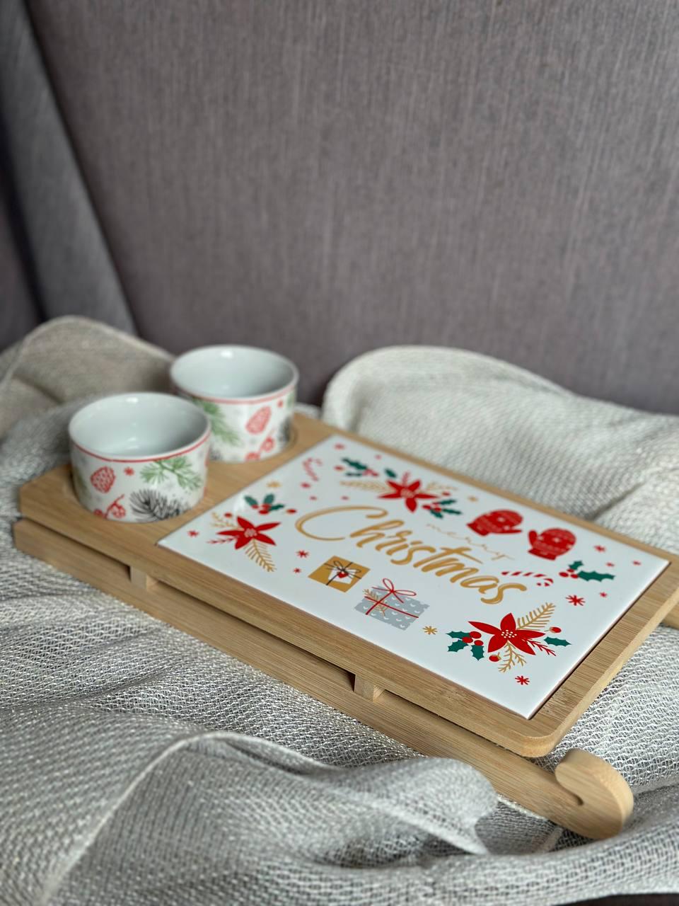 Набір піал новорічних Elisey Сани на бамбуковій підставці 34х17х4 см (16020-005) - фото 2 Набір піал новорічних Elisey Сани на бамбуковій підставці 34х17х4 см (16020-005) - фото 2