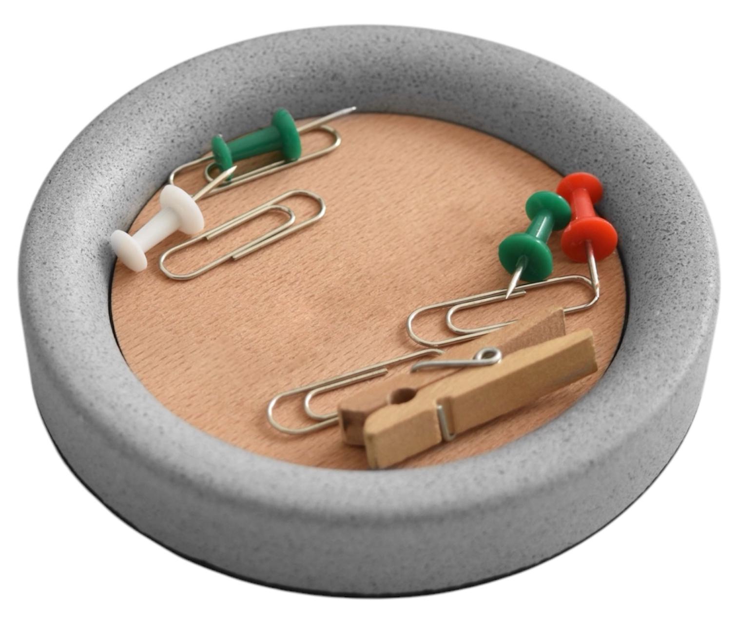 Подставка для канцелярии из бетона с отделкой из дерева и гравировкой (21535009) Подставка для канцелярии из бетона с отделкой из дерева и гравировкой (21535009)