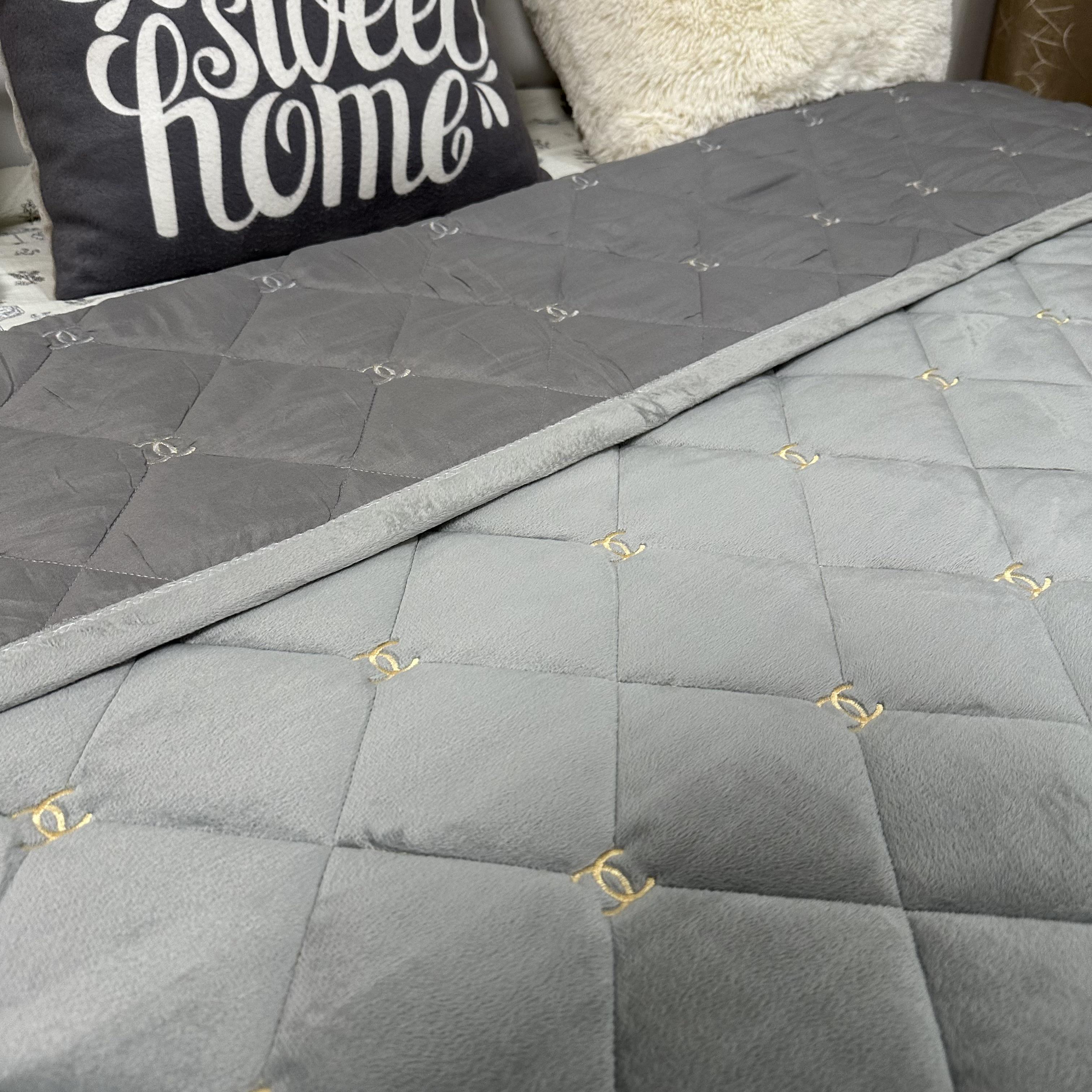 Покривало на ліжко велюрове євро 220x240 см Світло-сірий (28769409) - фото 5 Покривало на ліжко велюрове євро 220x240 см Світло-сірий (28769409) - фото 5