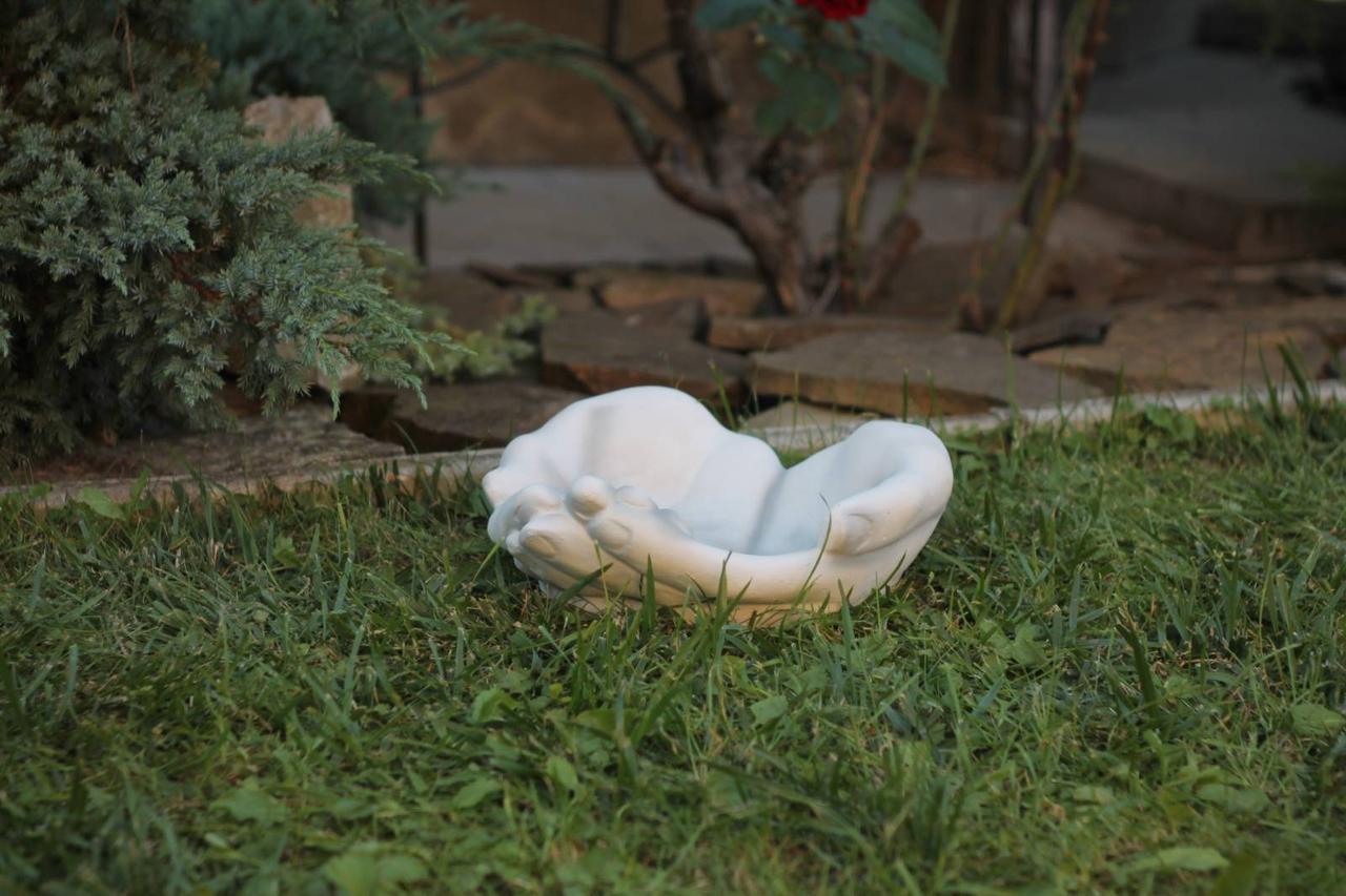 Садовая фигура/статуэтка Поилка Ладони из цемента ручная работа 24 см (00017) Садовая фигура/статуэтка Поилка Ладони из цемента ручная работа 24 см (00017)