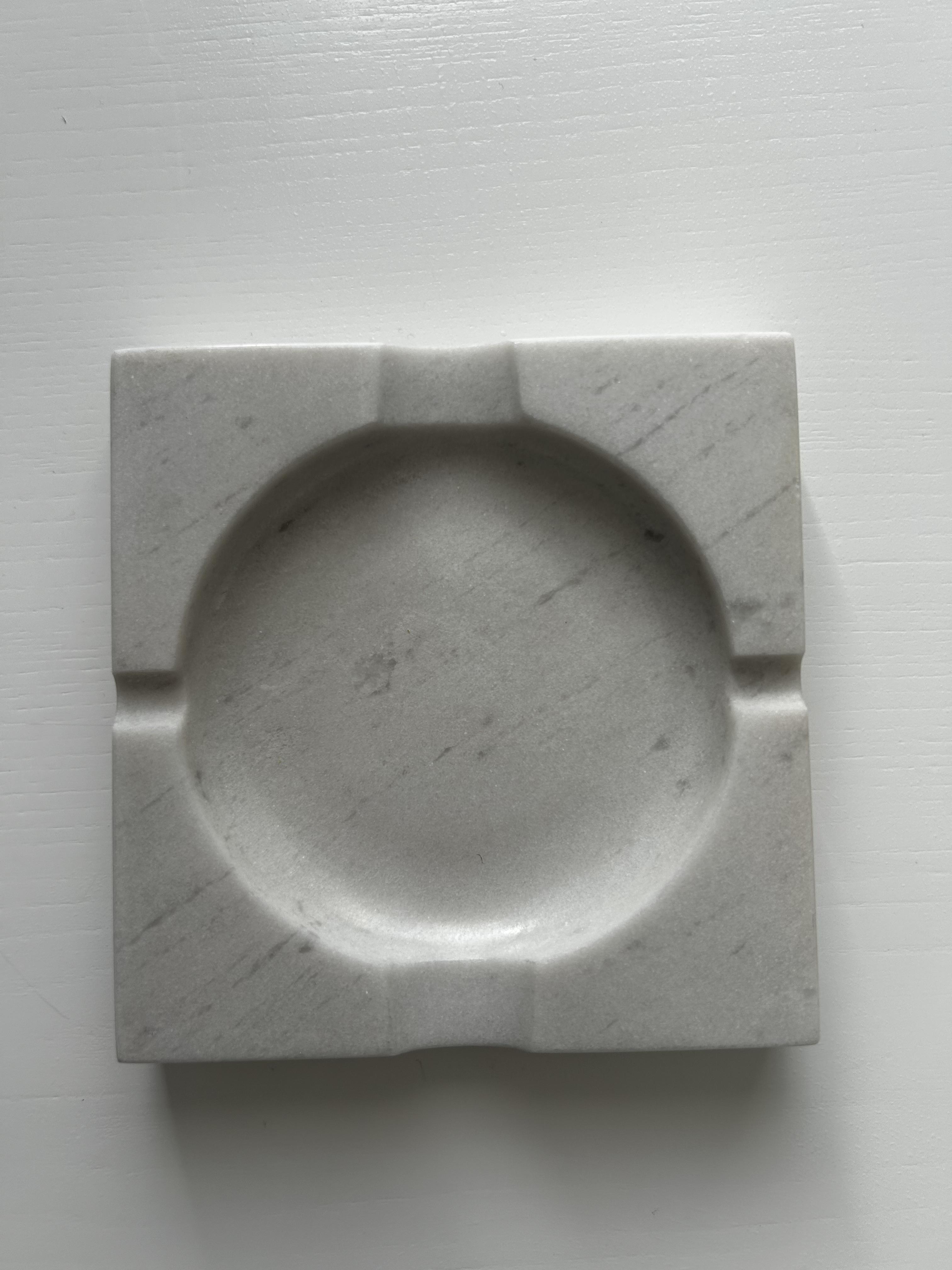 Попільничка мармурова квадратна сірий Markam 13x13x2см сірий (6277219) Попільничка мармурова квадратна сірий Markam 13x13x2см сірий (6277219)