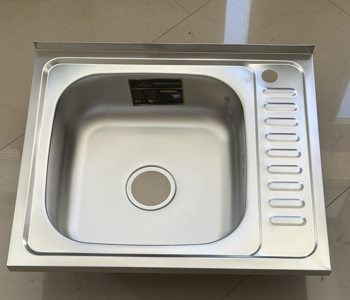 Мойка нержавейка накладная Rico левая матовая 0,6 мм 500х600х160 мм (RC5060L-06-160E) - фото 6