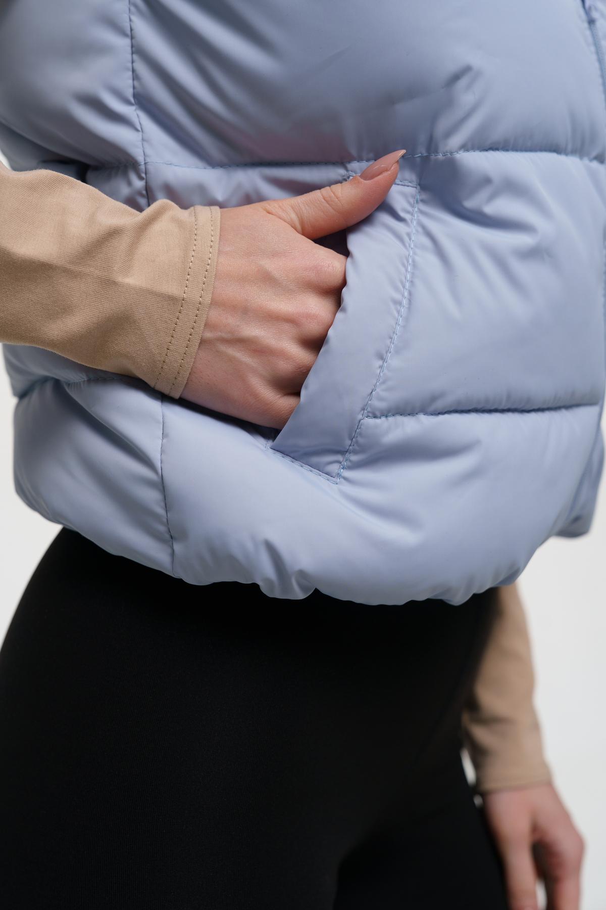 Жилетка жіноча укорочена Intruder Lola з утепленням M-L Блакитний (1343916509/5/2) - фото 3 Жилетка жіноча укорочена Intruder Lola з утепленням M-L Блакитний (1343916509/5/2) - фото 3