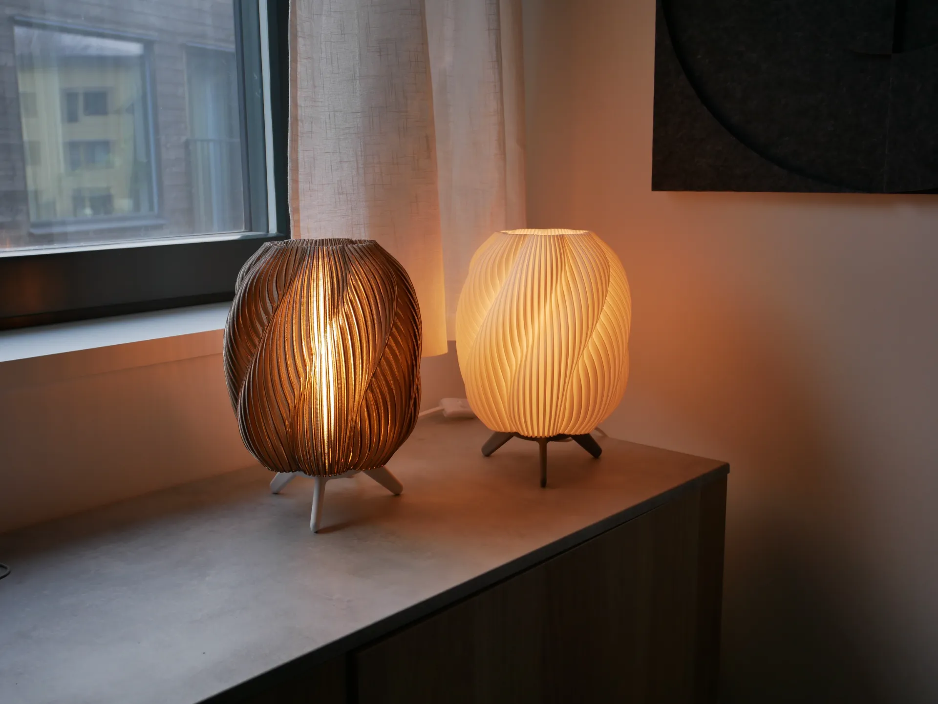 Настольная лампа декоративная WellBrand AirWave Modern E27 XL 20х20х28 см White/Black - фото 8 Настольная лампа декоративная WellBrand AirWave Modern E27 XL 20х20х28 см White/Black - фото 8